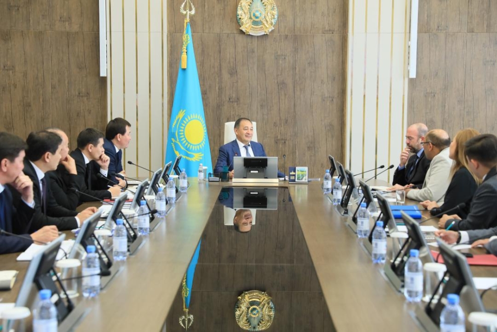 Akim of Aktobe region Yeraly Tugzhanov met with representatives of the Turkish company OrhunMedical